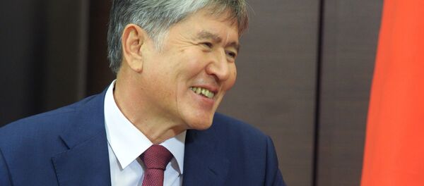 Президент Киргизии Алмазбек Атамбаев Президент Киргизии Алмазбек Атамбаев - Sputnik Ўзбекистон