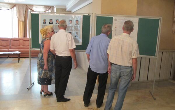 Выборы депутатов Госдумы РФ, избирательный участок в Узбекистане - Sputnik Узбекистан