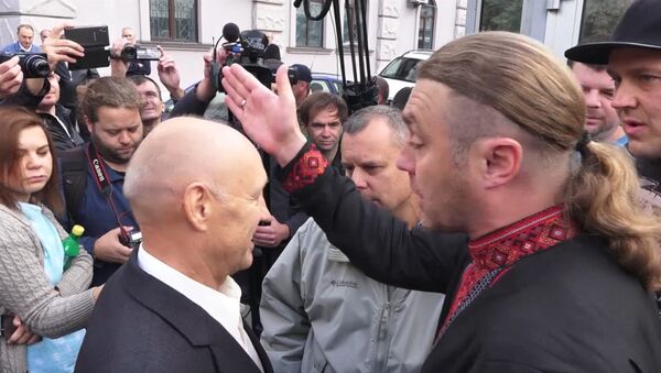 Протестующие у посольства РФ в Киеве устроили провокацию на выборах - Sputnik Узбекистан