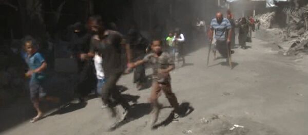 СПУТНИК_Жители Алеппо сквозь дым и под звуки стрельбы бежали по гуманитарному коридору - Sputnik Узбекистан