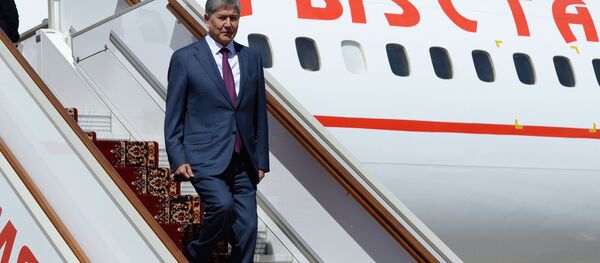 Қирғизистон Президенти Алмазбек Атамбаев Қирғизистон Президенти Алмазбек Атамбаев - Sputnik Ўзбекистон