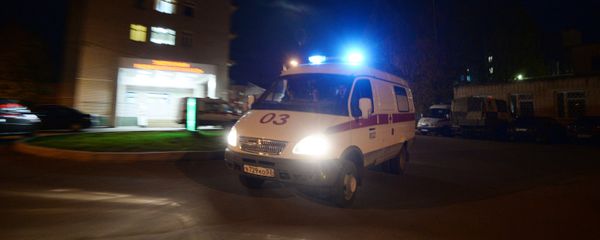 Машина скорой помощи выезжает на вызов Машина скорой помощи выезжает на вызов - Sputnik Узбекистан