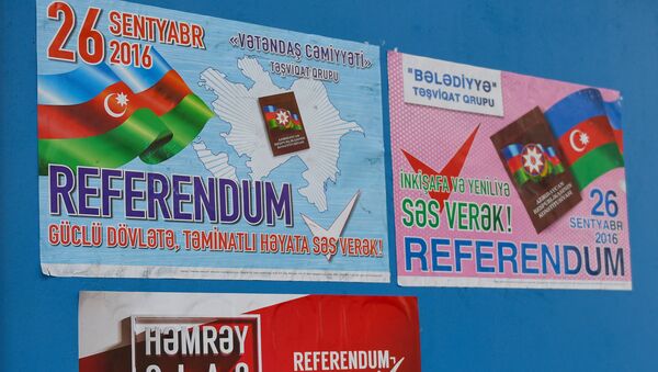 Агитационные плакаты на референдум по поправкам в Конституцию Азербайджанской Республики, который пройдет 26 сентября 2016 года - Sputnik Узбекистан