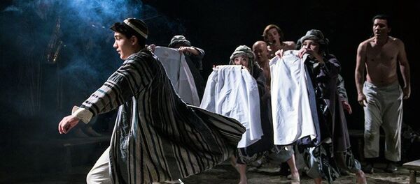 Спектакль Семь лун узбекского театра Ильхом Спектакль Семь лун узбекского театра Ильхом - Sputnik Узбекистан