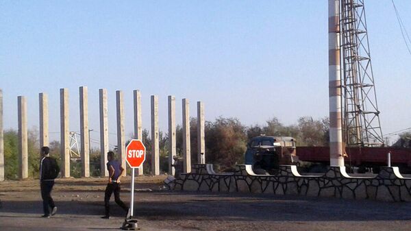 Строительство нового моста на трассе международного значения А380 на участке между городами Караулбазар и Бухара - Sputnik Узбекистан