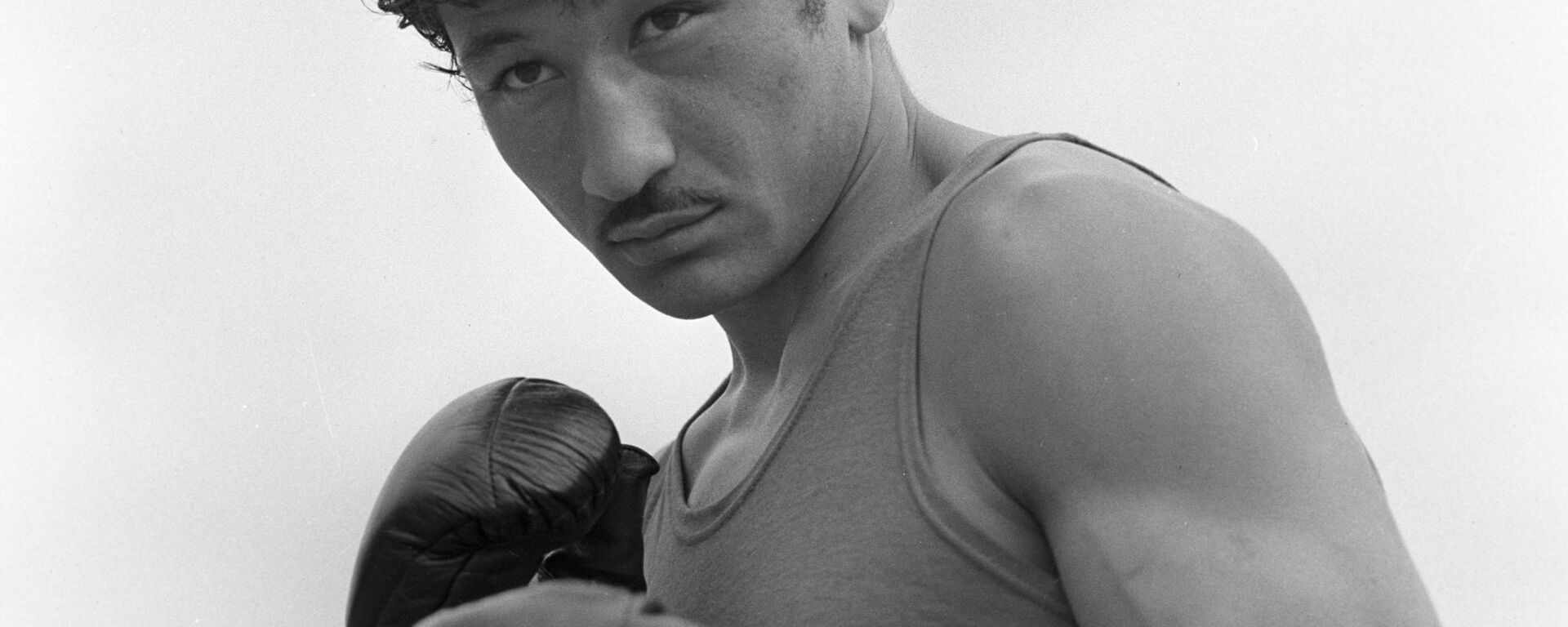 Узбекский боксер Руфат Рискиев - Sputnik Узбекистан, 1920, 22.11.2016