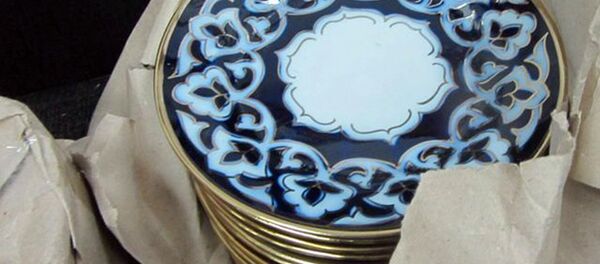 Задержанные на таможне тарелки - Sputnik Узбекистан