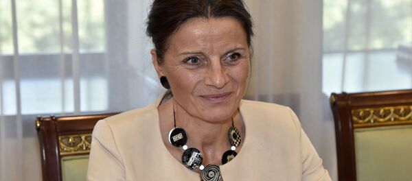 Франциянинг Ўзбекистондаги Фавқулодда ва Мухтор Элчиси Виолен Биет де Вилмор Франциянинг Ўзбекистондаги Фавқулодда ва Мухтор Элчиси Виолен Биет де Вилмор - Sputnik Ўзбекистон