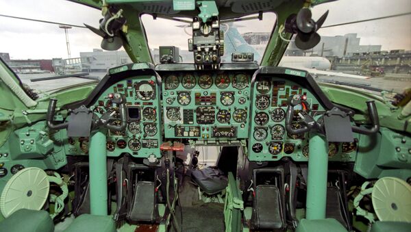 В кабине пилота самолета ТУ-134 авиакомпании Ист Лайн - Sputnik Узбекистан