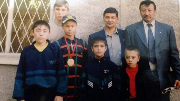 Боксер Мурат Эргашев и Руфат Рискиев с воспитанниками Боксер Мурат Эргашев и Руфат Рискиев с воспитанниками - Sputnik Узбекистан