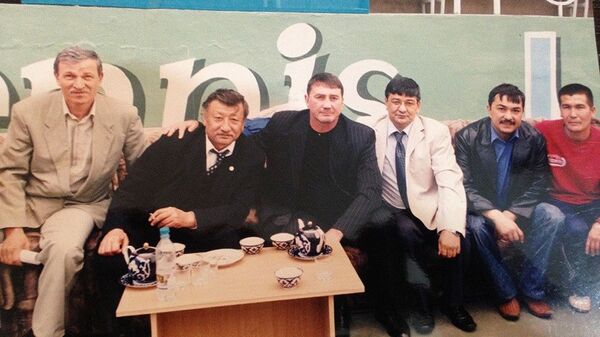 Боксер Мурат Эргашев и Руфат Рискиев с друзьями Боксер Мурат Эргашев и Руфат Рискиев с друзьями - Sputnik Узбекистан