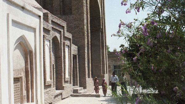 Памятник средневековой культуры - Мавзолей Аль-Хаким ат-Тирмизи - Sputnik Узбекистан