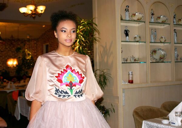 Карим Бобомурадов представил свою новую коллекцию Золотая осень - Sputnik Узбекистан