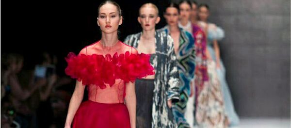 Дизайнер из Узбекистана представит свою коллекцию на Неделе Высокой Моды в Париже - Sputnik Узбекистан