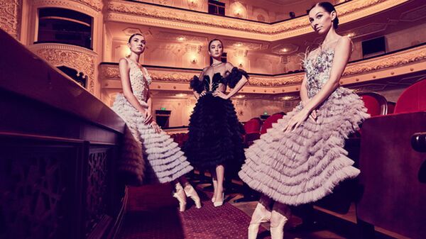 Дизайнер из Узбекистана представит свою коллекцию на Неделе Высокой Моды в Париже Дизайнер из Узбекистана представит свою коллекцию на Неделе Высокой Моды в Париже - Sputnik Узбекистан