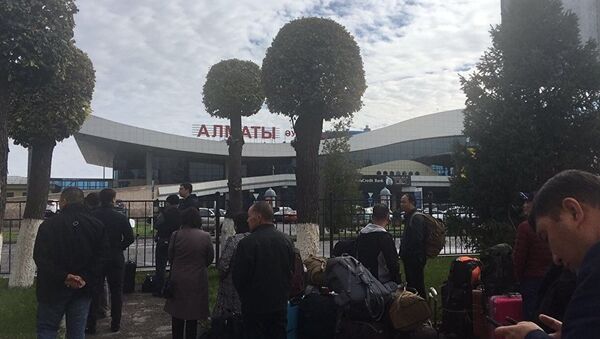 Эвакуация людей в аэропорту Алматы из-за разлива ртути - Sputnik Узбекистан