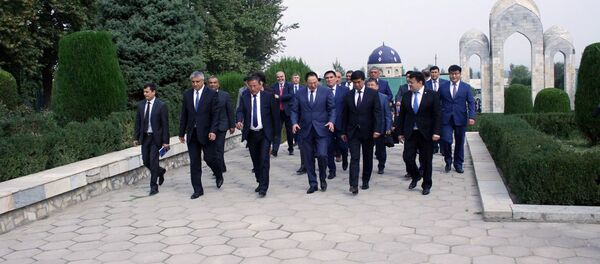 Ўзбекистон ва Қирғизистон чегарадош вилоятлари вакиллари Ўзбекистон ва Қирғизистон чегарадош вилоятлари вакиллари - Sputnik Ўзбекистон