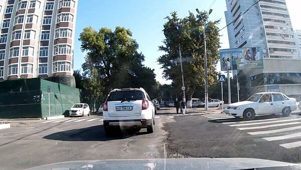 Проезд по улице, соединяющей проспект Мустакиллик с улицей Кары Ниязова - Sputnik Узбекистан