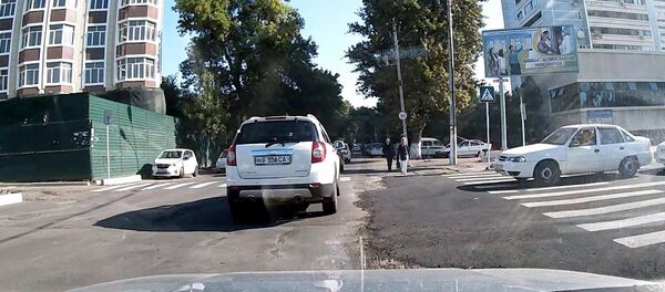 Проезд по улице, соединяющей проспект Мустакиллик с улицей Кары Ниязова - Sputnik Узбекистан