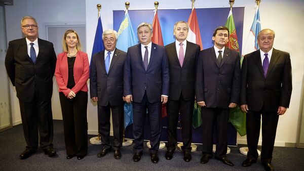 Делегация Республики Узбекистан во главе с Министром иностранных дел Абдулазизом Камиловым в Брюсселе - Sputnik Узбекистан