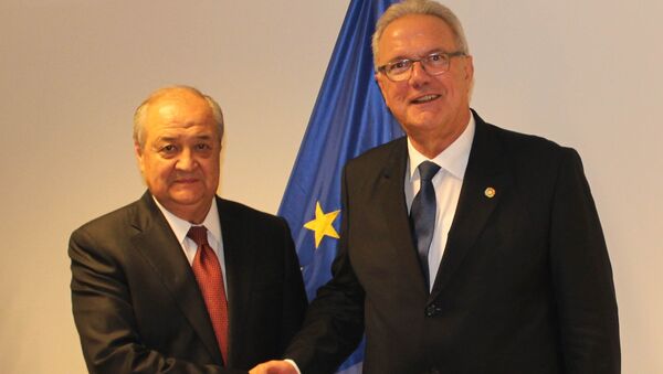 Абдулазиз Камилов на встрече с комиссаром ЕС по вопросам международного сотрудничества и развития Невеном Мимицей - Sputnik Узбекистан