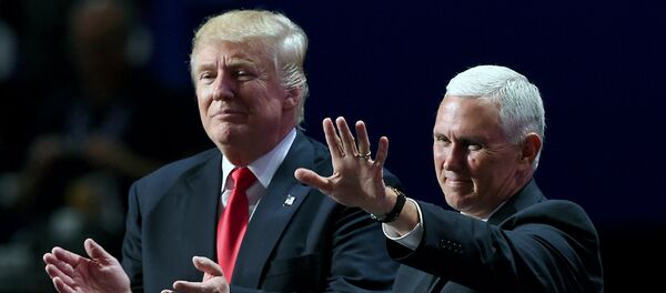 Индиана штати губернатори Майк Пенс ва АҚШ президентлигига номзод Дональд Трамп Индиана штати губернатори Майк Пенс ва АҚШ президентлигига номзод Дональд Трамп - Sputnik Ўзбекистон