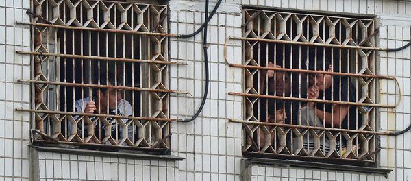 Депорт қилиниши кутилаётган мигрантлар Депорт қилиниши кутилаётган мигрантлар - Sputnik Ўзбекистон