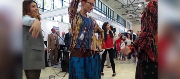 Музыка и танцы на Международной турярмарке в Ташкенте - Sputnik Узбекистан