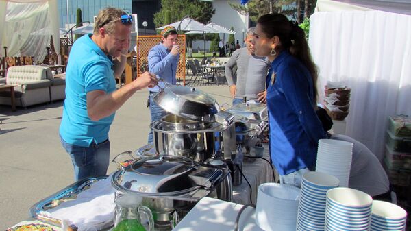 Телеведущий Джон Уорен Телеведущий Джон Уорен - Sputnik Узбекистан