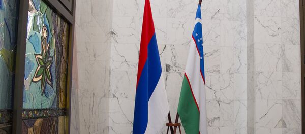 Российский и Узбекский флаги Российский и Узбекский флаги - Sputnik Ўзбекистон