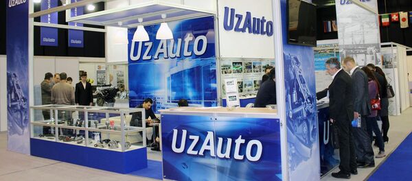 Стенд компании UzAuto на выставке Стенд компании UzAuto на выставке - Sputnik Ўзбекистон