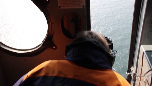 Спасатели на вертолете искали  моряков с затонувшего в Крыму плавучего крана - Sputnik Узбекистан