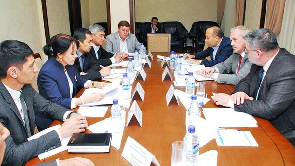 В Совете Федерации профсоюзов Узбекистана состоялась встреча с представителем МОТ - Sputnik Узбекистан