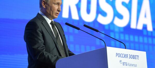 В. Путин инвестицион форумда В. Путин инвестицион форумда - Sputnik Ўзбекистон