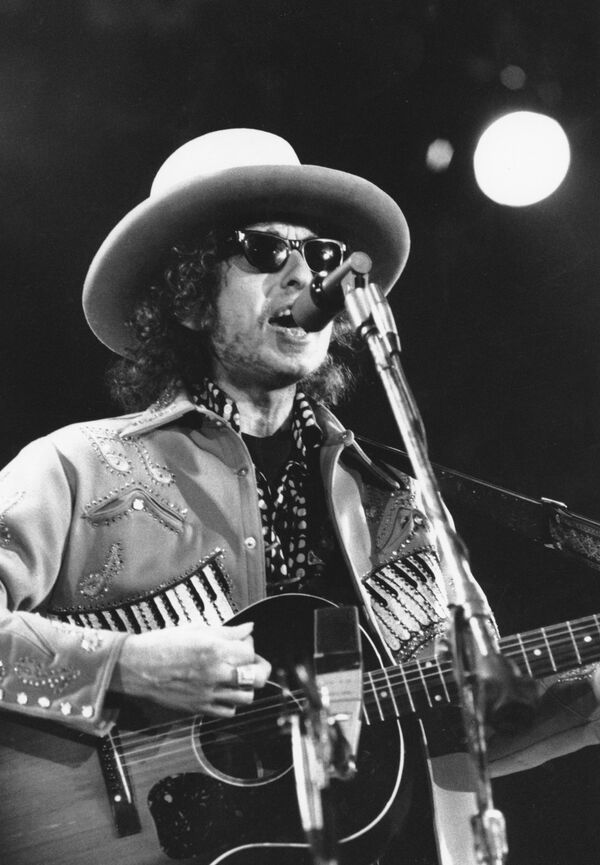 Американский артист Боб Дилан Американский артист Боб Дилан - Sputnik Узбекистан