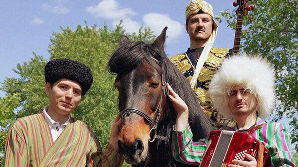 Российско-узбекская этно-фолк-группа Обморок и мама из Санкт-Петербурга Российско-узбекская этно-фолк-группа Обморок и мама из Санкт-Петербурга - Sputnik Узбекистан
