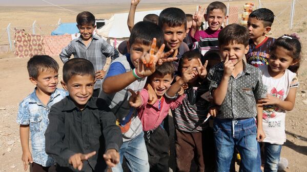 Иракские дети в лагере для беженцев в Дохуке - Sputnik Узбекистан