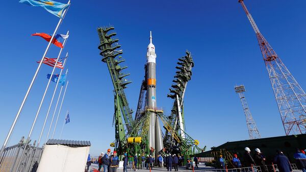 Подготовка к запуску корабля Союз-МС-02 на космодроме Байконур в Казахстане - Sputnik Узбекистан
