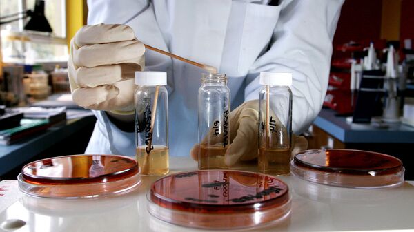 Provedenie analizov v bioximicheskoy laboratorii - Sputnik O‘zbekiston