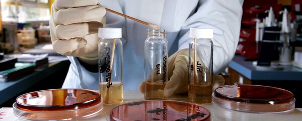 Проведение анализов в биохимической лаборатории Проведение анализов в биохимической лаборатории - Sputnik Ўзбекистон