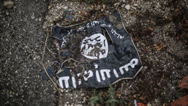 Flag radikalnoy islamistskoy organizatsii Islamskoye gosudarstvo Iraka i Levanta - Sputnik Oʻzbekiston