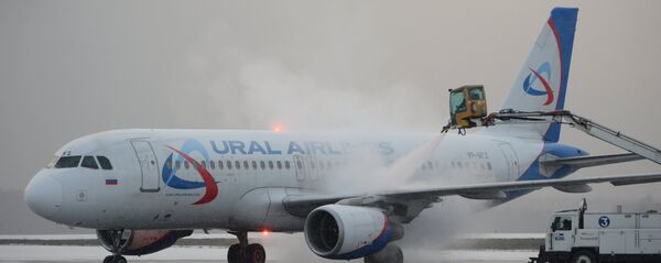 Урал авиайўллари самолёти Урал авиайўллари самолёти - Sputnik Ўзбекистон