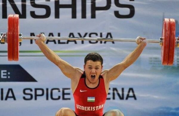Узбекский тяжелоатлет взял золото на юниорском чемпионате мира - Sputnik Узбекистан