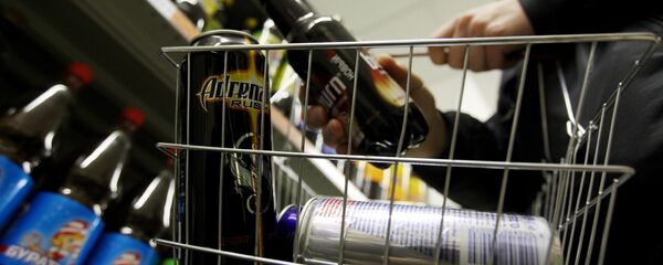 Продажа энергетических напитков в России Продажа энергетических напитков в России - Sputnik Узбекистан