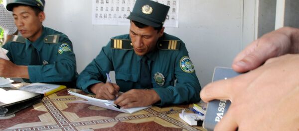 Узбекская милиция на границе Узбекская милиция на границе - Sputnik Ўзбекистон