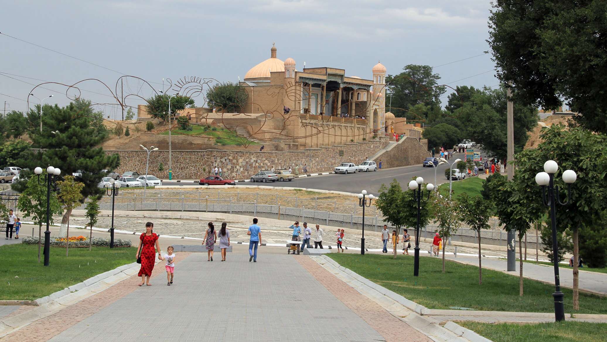 фруктовые рынки самарканда. выжить в самарканде 28. зинда лагерь. илья самарканд. современный аэропорт самарканда 2022.