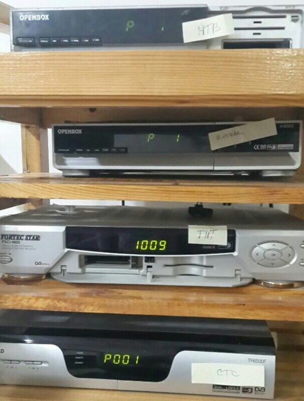 А вот как в Узбекистане показывают российские каналы. На каждый канал свой ресивер с пометочкой с названием канала, - пишет Александр Симкин в соцсетях. А вот как в Узбекистане показывают российские каналы. На каждый канал свой ресивер с пометочкой с названием канала, - пишет Александр Симкин в соцсетях. - Sputnik Узбекистан