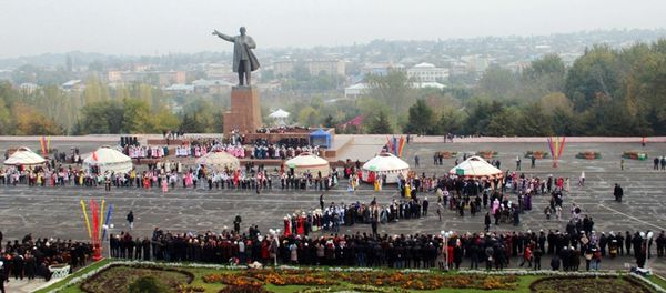 В Кыргызстан прибыла делегация Республики Узбекистан - Sputnik Узбекистан