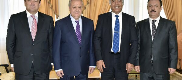 Абдулазиз Камилов с коллегами из Афганистана Абдулазиз Камилов с коллегами из Афганистана - Sputnik Узбекистан