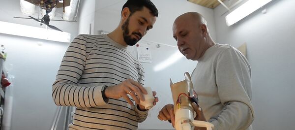 Белорусский программист создал для отца электромеханический протез Белорусский программист создал для отца электромеханический протез - Sputnik Узбекистан